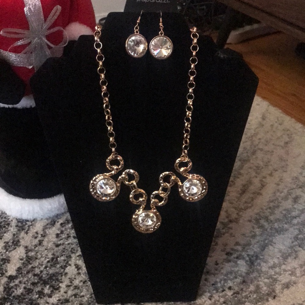 Free paparazzi jewelry with any Purchase